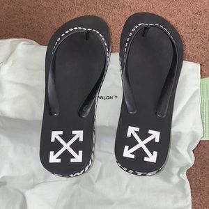 Brand new off white flip flop size 41 or size 8
